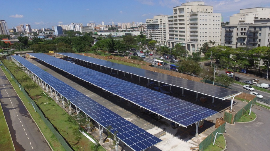 Primeira usina solar em parque público