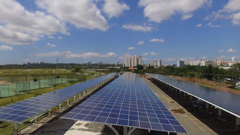 Primeira usina solar em parque público