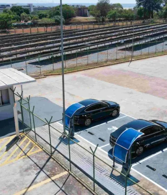 Primeiro eletroposto do Exército Brasileiro para recarga de veículos elétricos em Brasília.
